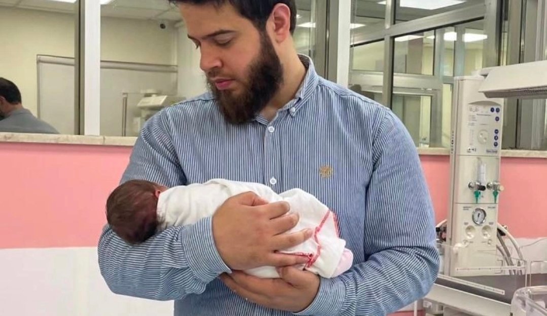 أدهم نابلسي يستقبل مولودته الثانية ويكشف عن اسمها