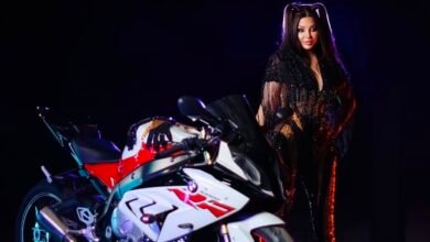 بالأسود والذهبي… رولا يموت تثير الجدل في أحدث ظهور
