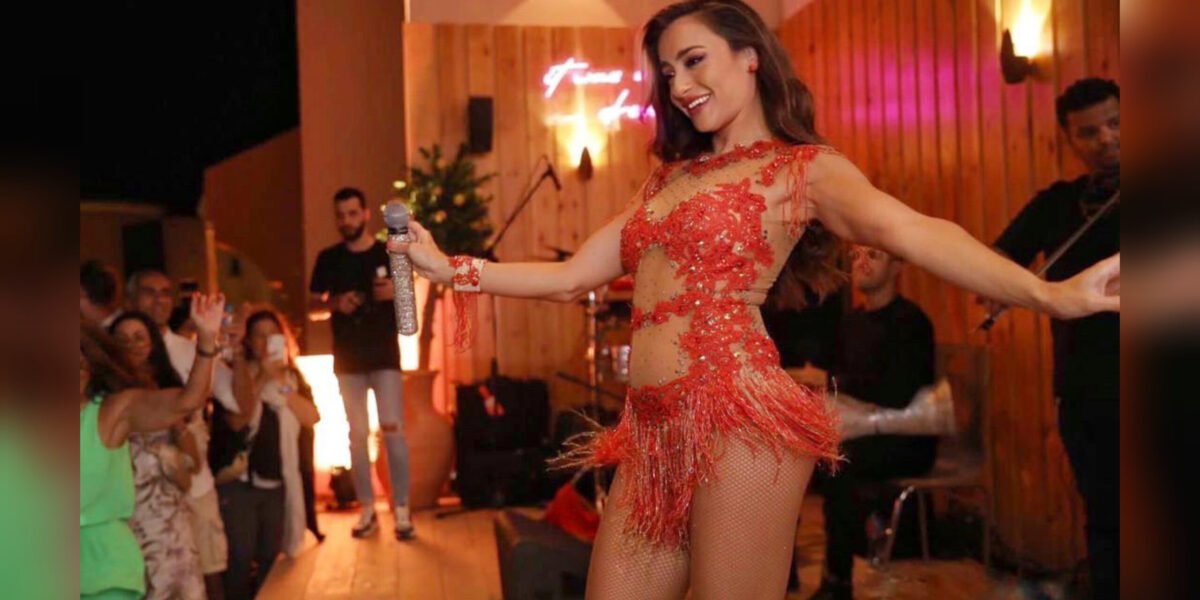 خاص- الفنانة كارولينا كرم تعود الى نشاطها الفني بحفل كبير في مصر